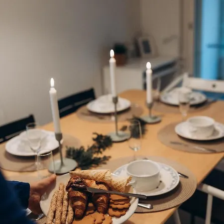 2 Bedroom Apartment, Parking, Metro, *