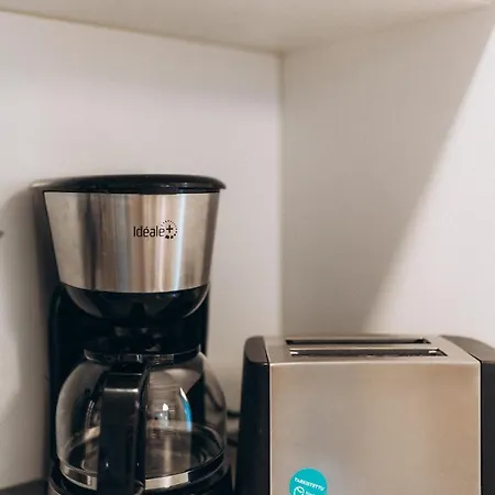 2 Bedroom Apartment, Parking, Metro,