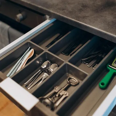 2 Bedroom Apartment, Parking, Metro, *