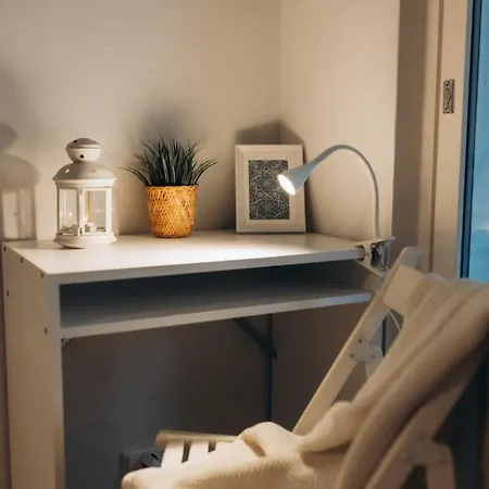 2 Bedroom Apartment, Parking, Metro,