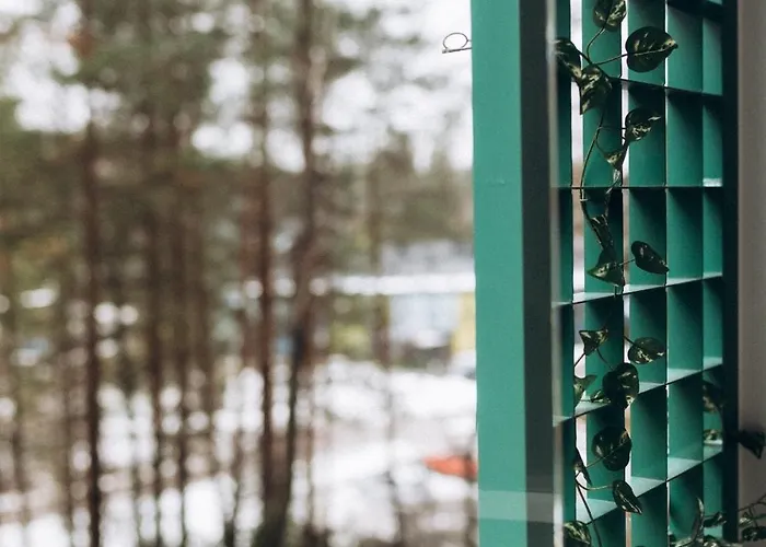 2 Bedroom Apartment, Parking, Metro,