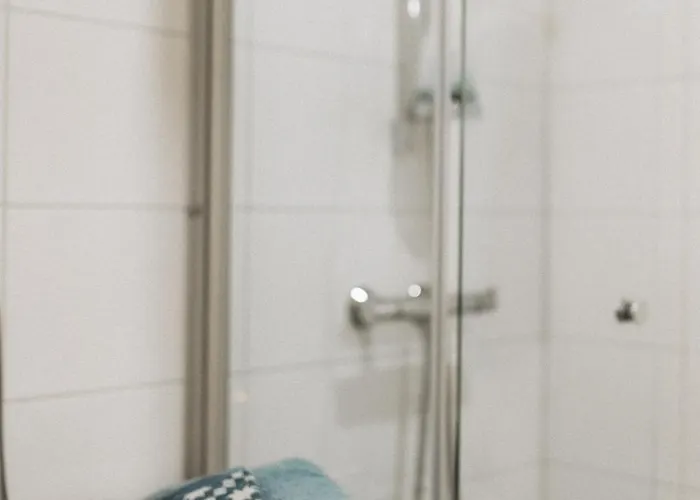 2 Bedroom Apartment, Parking, Metro, *